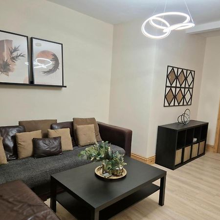 Rooms In Manchester 6 Minutes Drive To Victoria Station Exterior foto