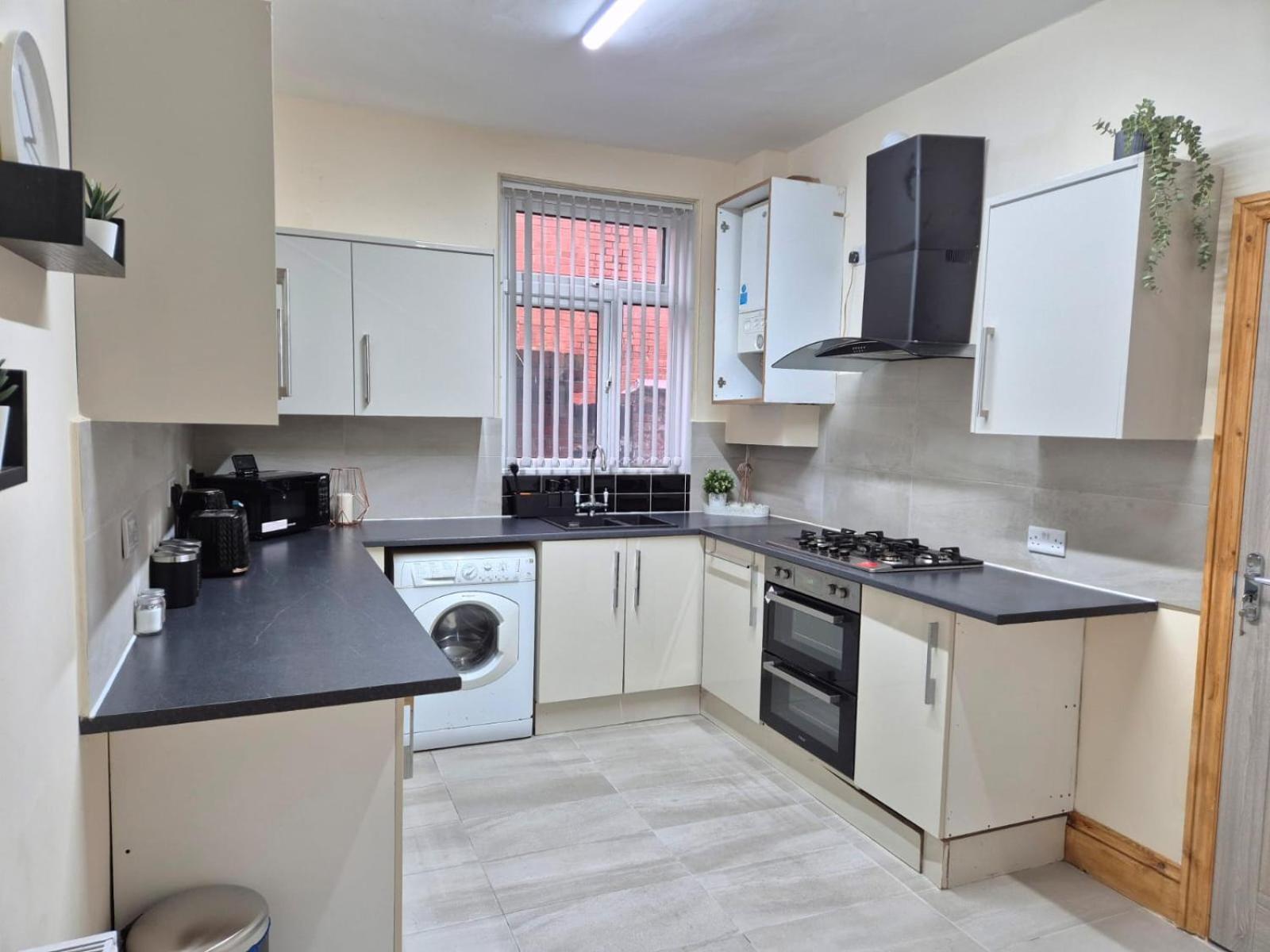 Rooms In Manchester 6 Minutes Drive To Victoria Station Exterior foto