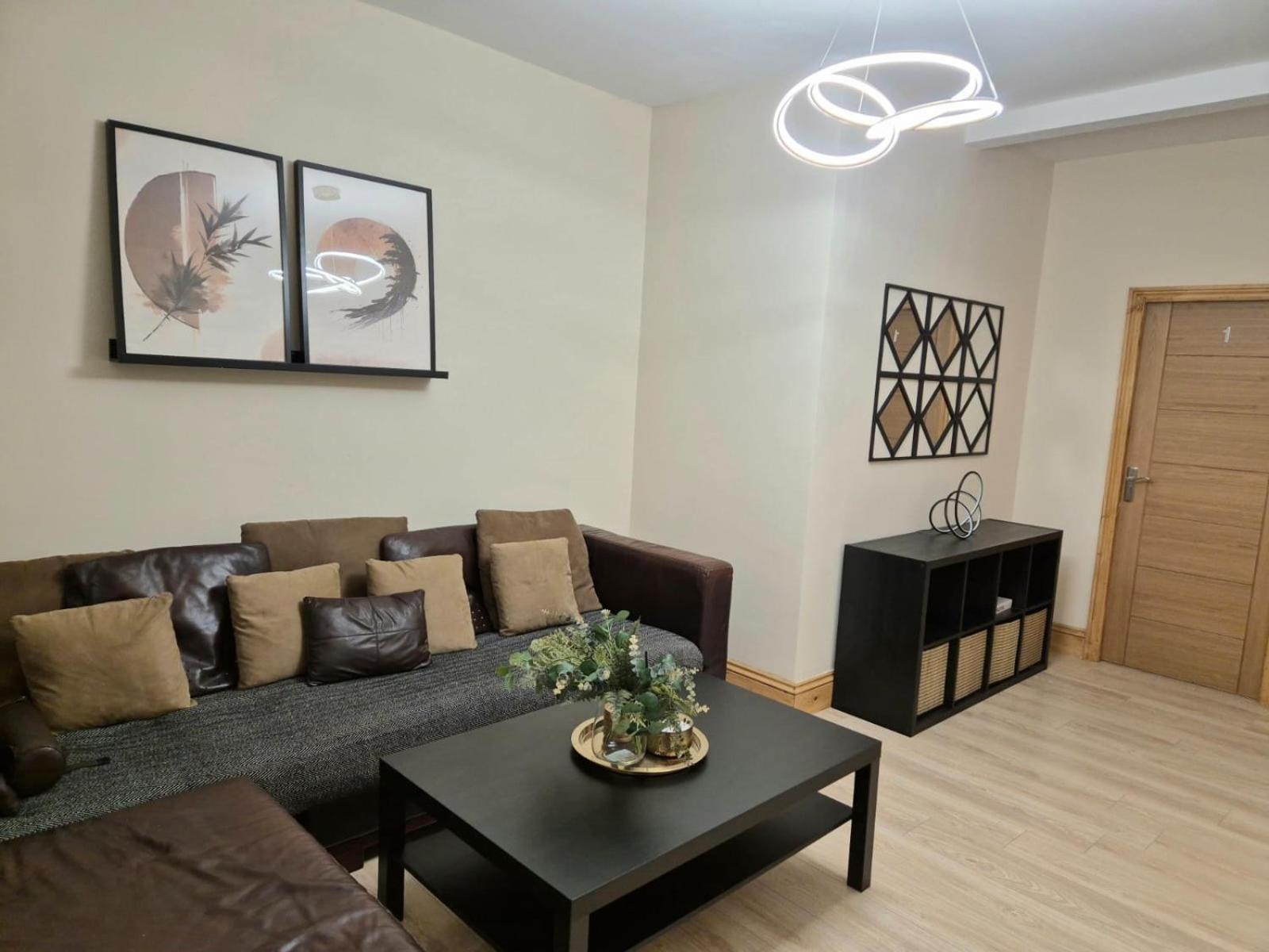 Rooms In Manchester 6 Minutes Drive To Victoria Station Exterior foto